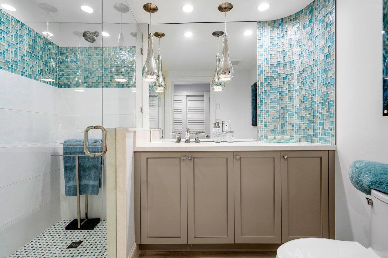 SAILFISH POINT - Residential