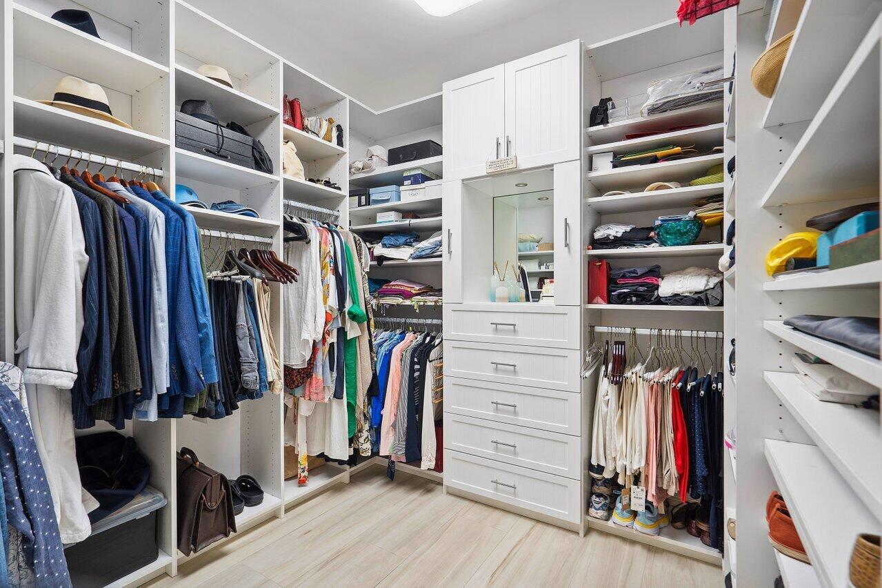 SAILFISH POINT - Residential