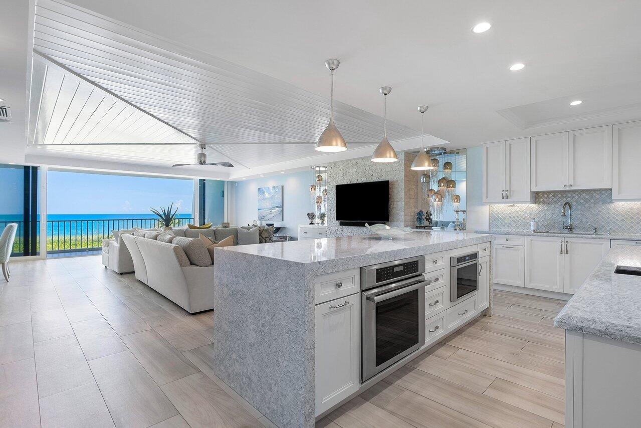 SAILFISH POINT - Residential