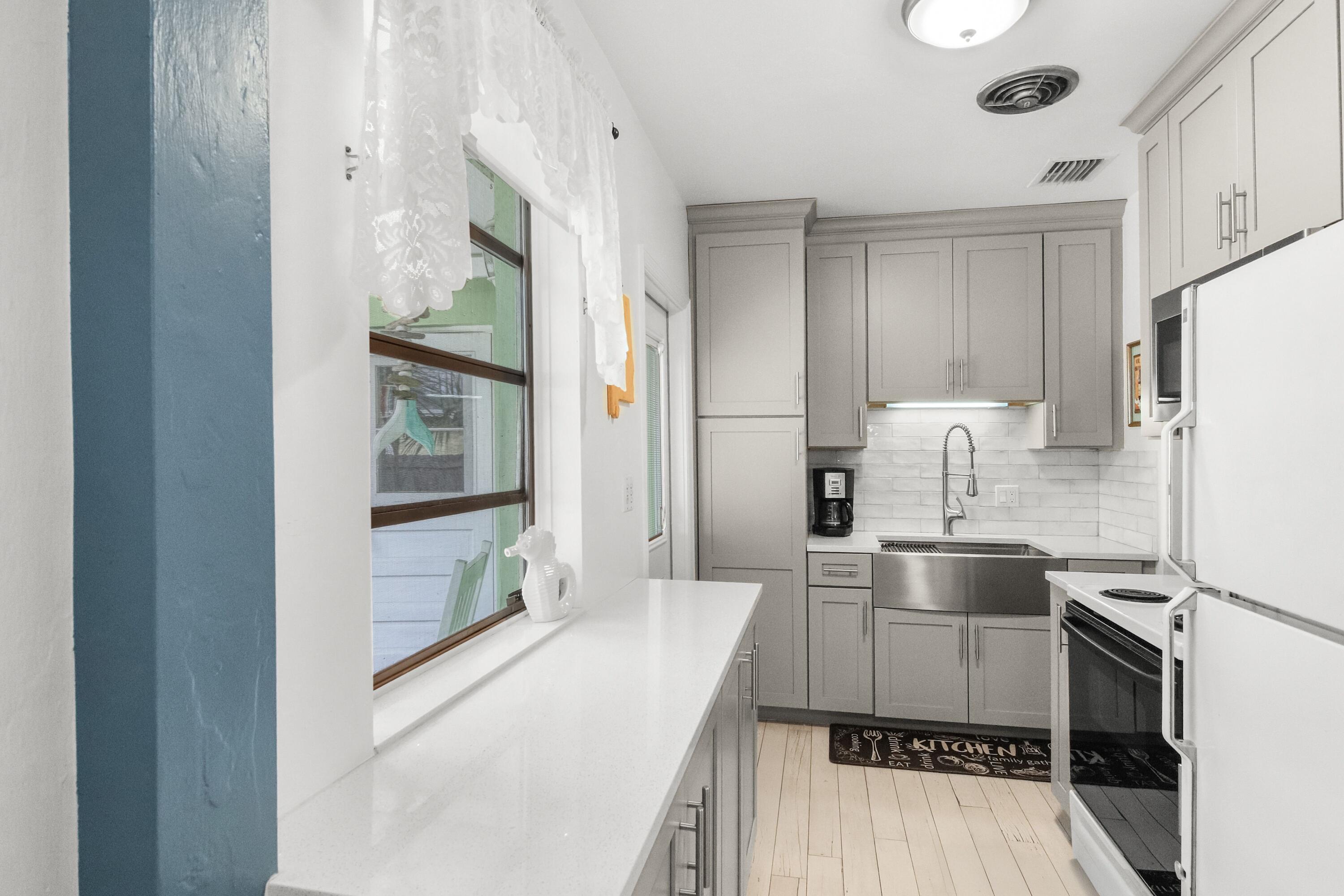 EL MONTE PARK - Residential