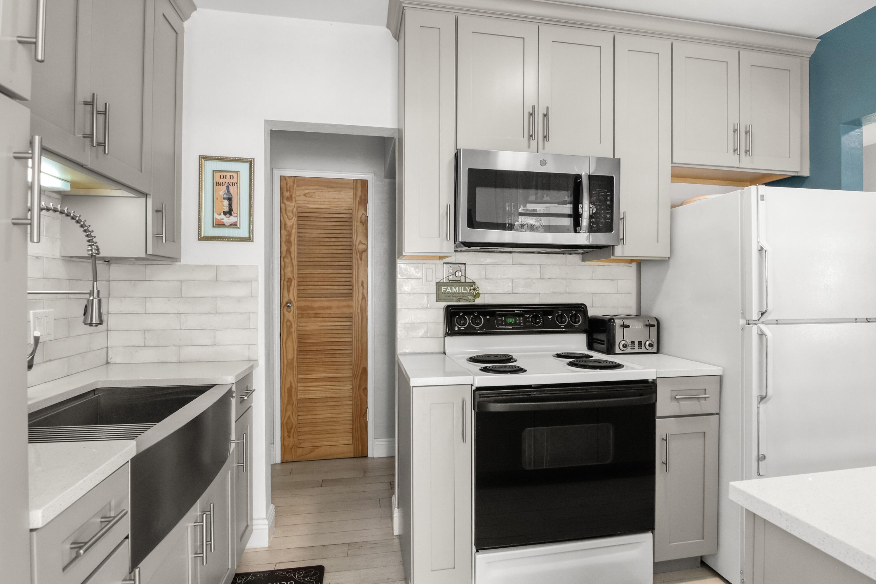 EL MONTE PARK - Residential