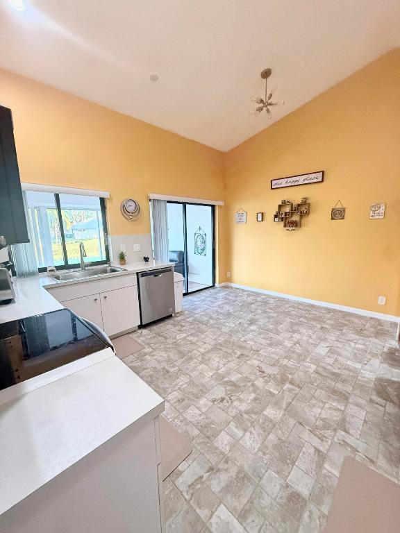 Woodmont Tr 71 105-14 B - Residential