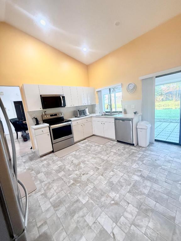 Woodmont Tr 71 105-14 B - Residential