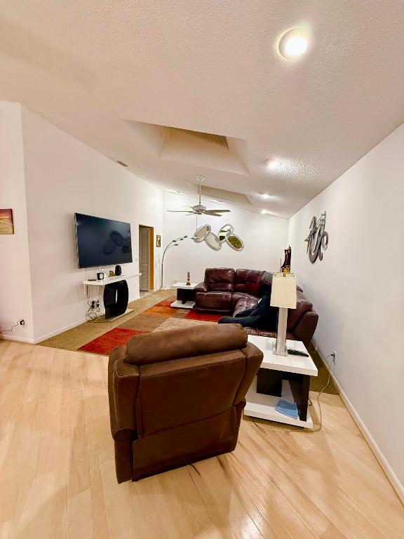 Woodmont Tr 71 105-14 B - Residential