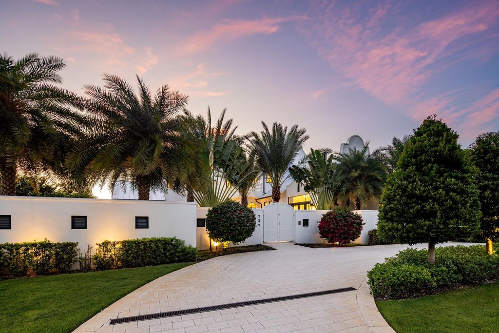 Photo of 734 S Ocean Boulevard, Delray Beach, FL 33483 (MLS # B26017163)