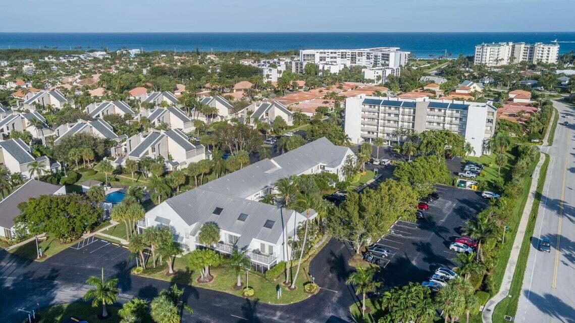 POOLSIDE VILLAS AT THE RACQUET CLUB CONDO FILE - Residential Lease