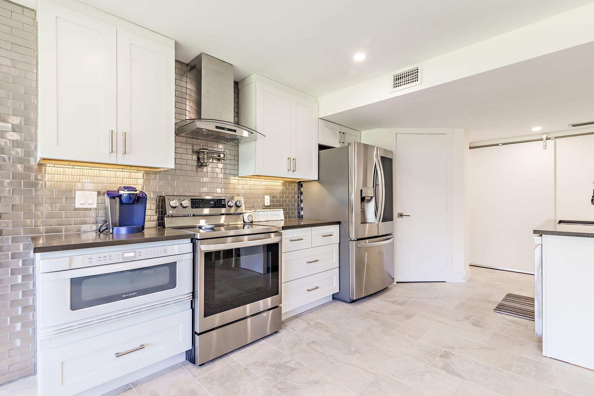 POOLSIDE VILLAS AT THE RACQUET CLUB CONDO FILE - Residential Lease