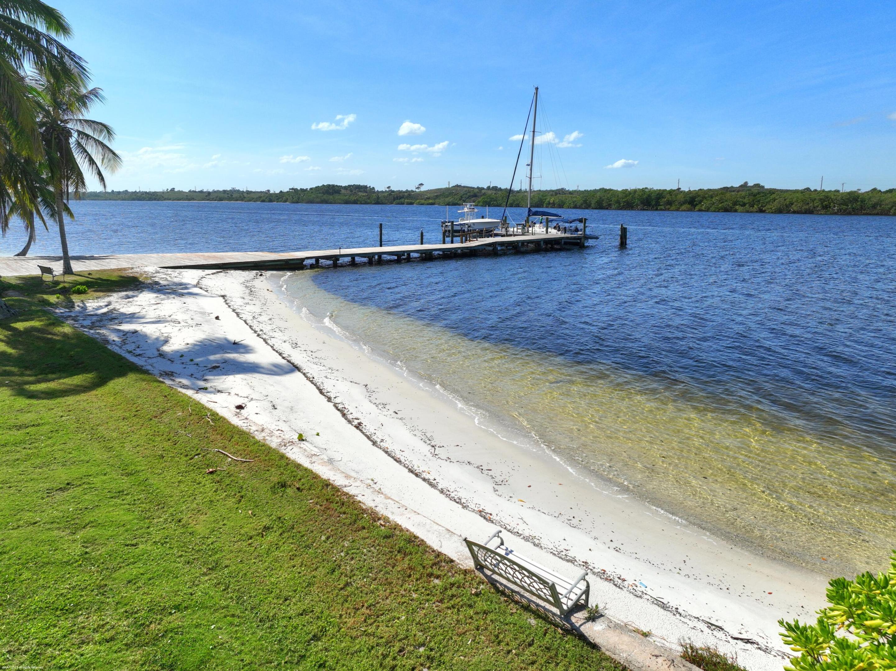 JUPITER ISLAND - Residential