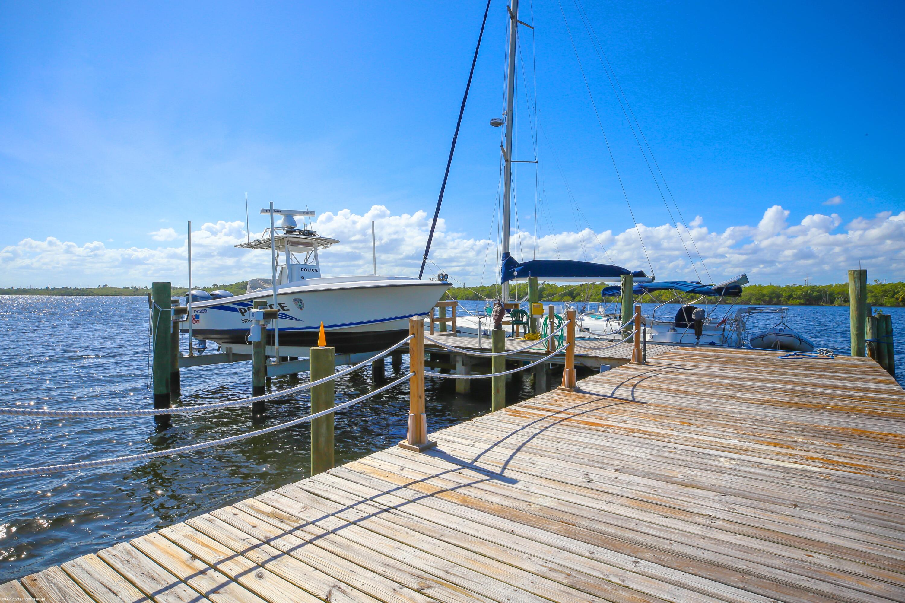 JUPITER ISLAND - Residential