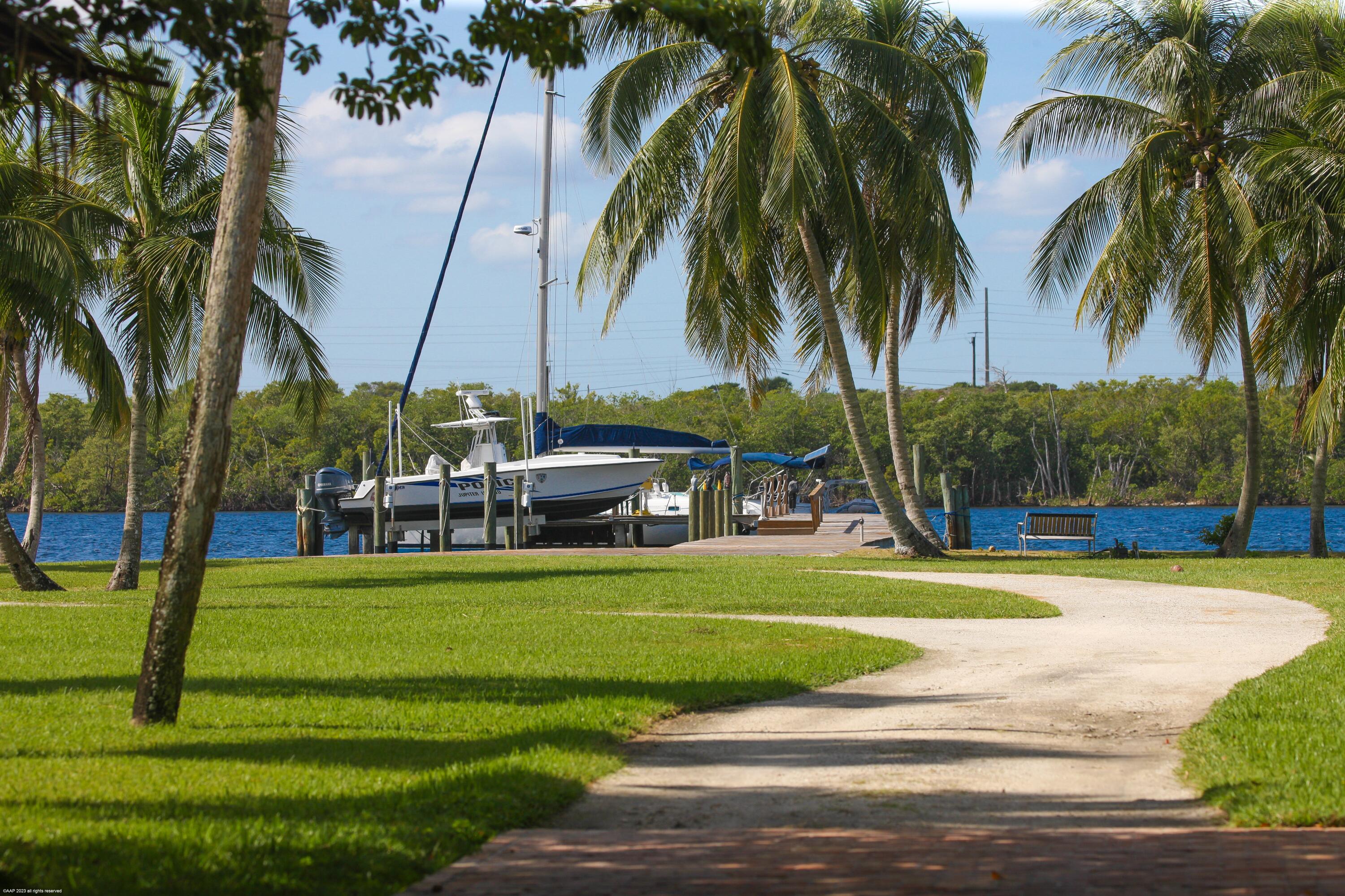 JUPITER ISLAND - Residential