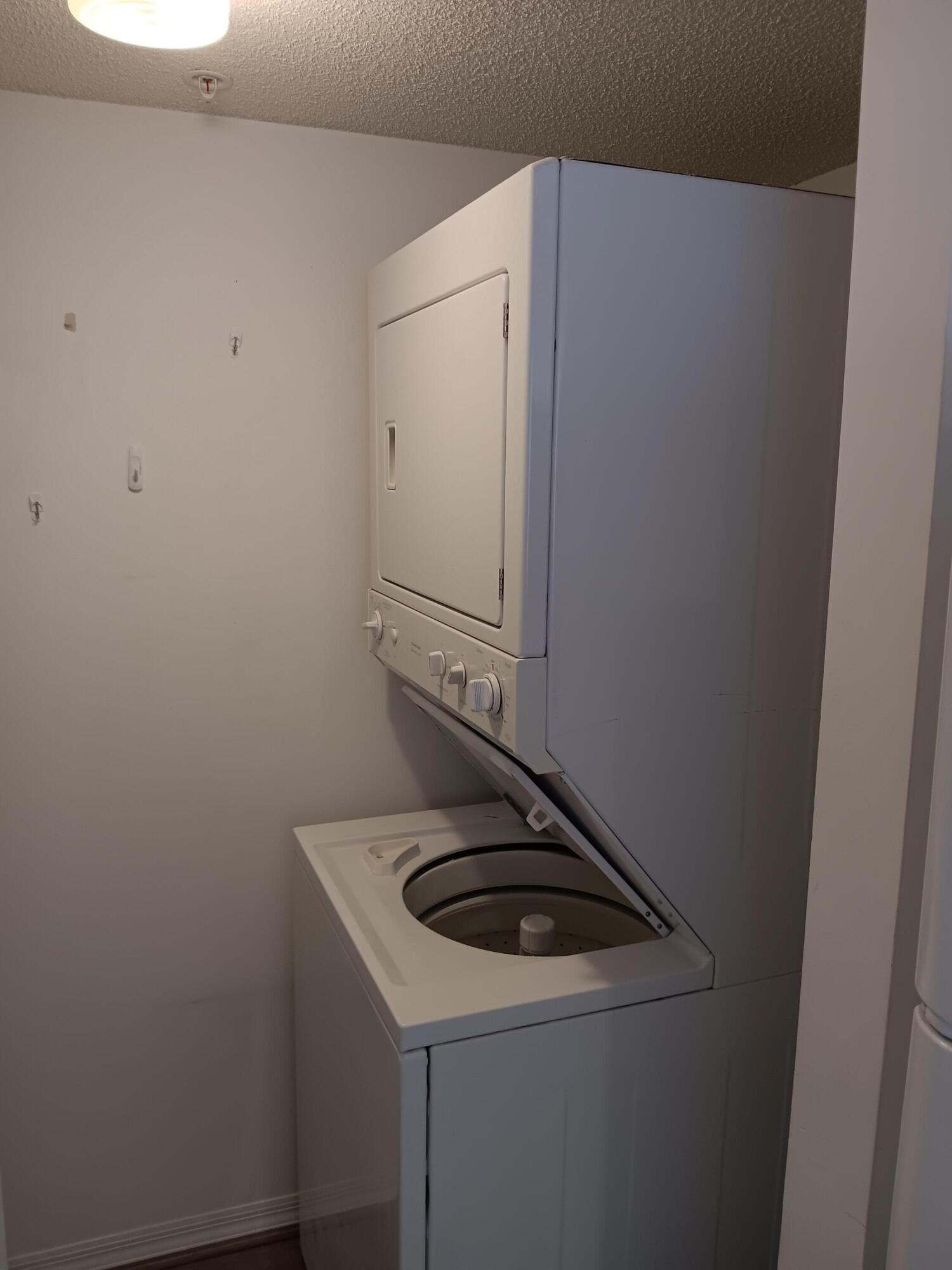 LAGUNA OF VERO BEACH - Residential Lease