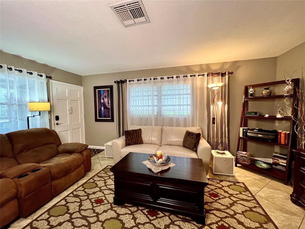 160 NE 8th Avenue 1b