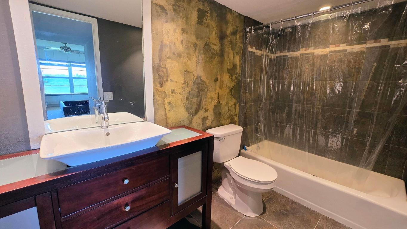 NO 5 PALM-AIRE COUNTRY CLUB - Residential