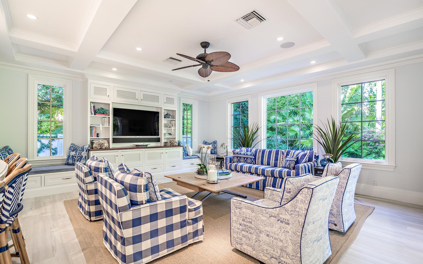 EL ENCANTO - Residential