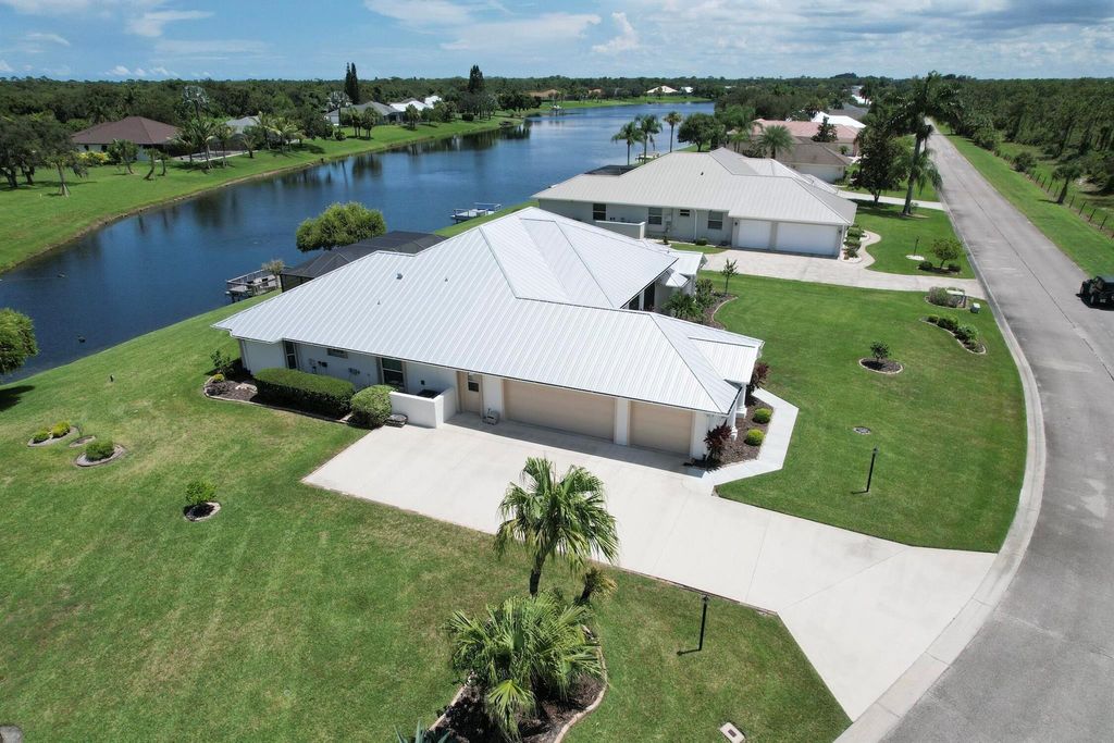 Photo of 1526 Eagles Circle, Sebastian, FL 32958 (MLS # R11008494)
