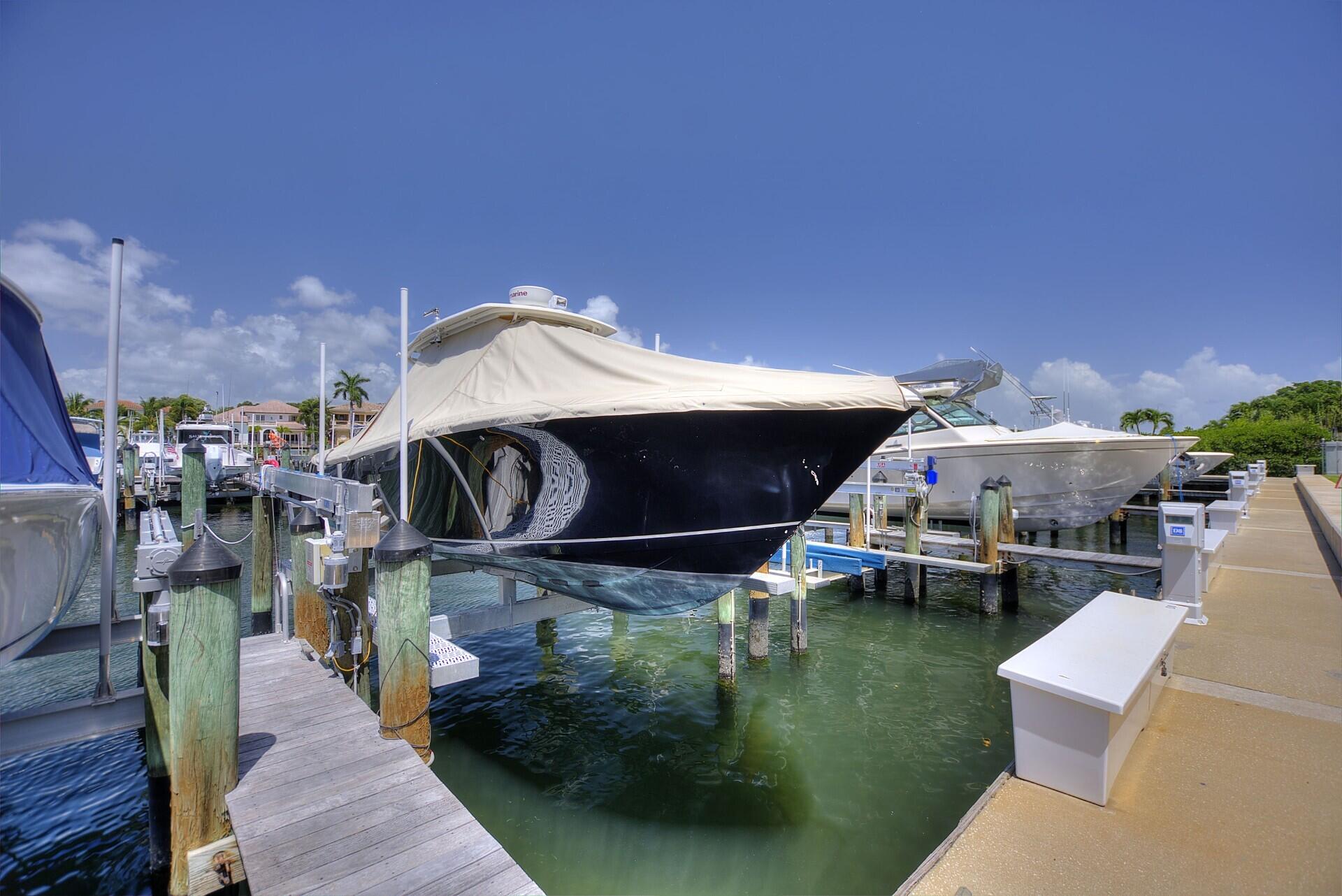 OAK HARBOUR CONDOS - Residential