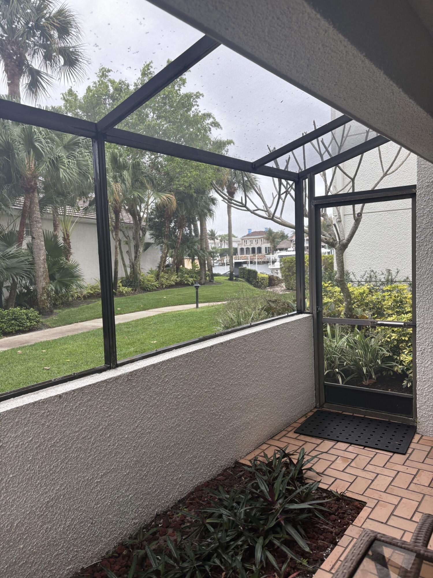 OAK HARBOUR CONDOS - Residential