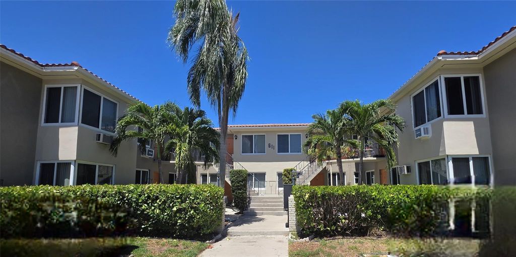 Photo of 611 Ponce De Leon Drive #1, Fort Lauderdale, FL 33316 (MLS # F10521162)