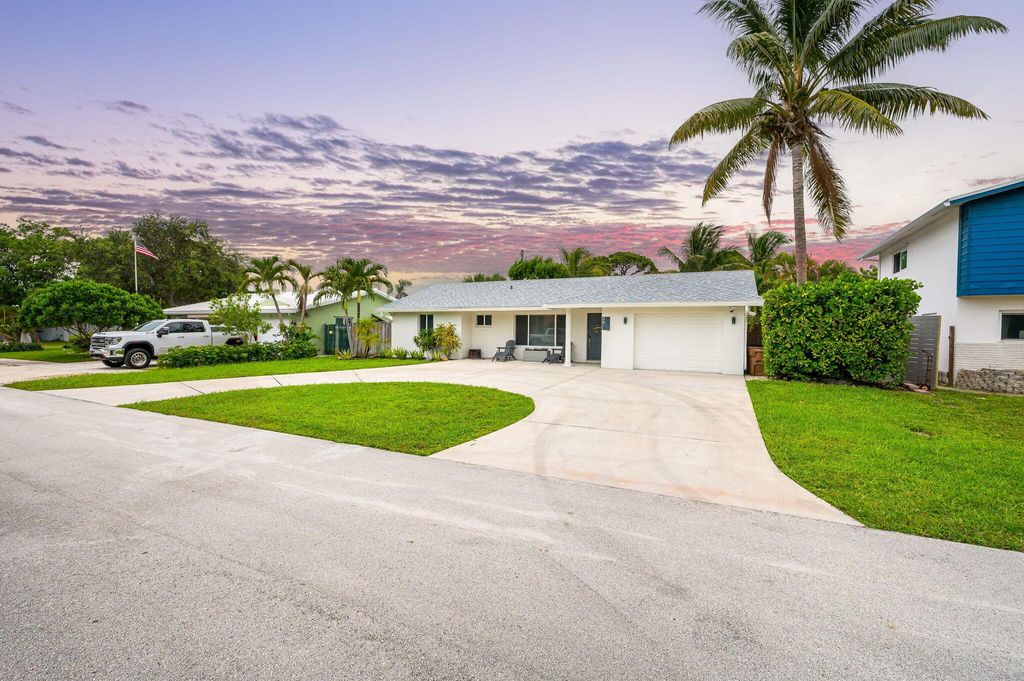 Photo of 29 SE 8th Avenue, Deerfield Beach, FL 33441 (MLS # R11131816)