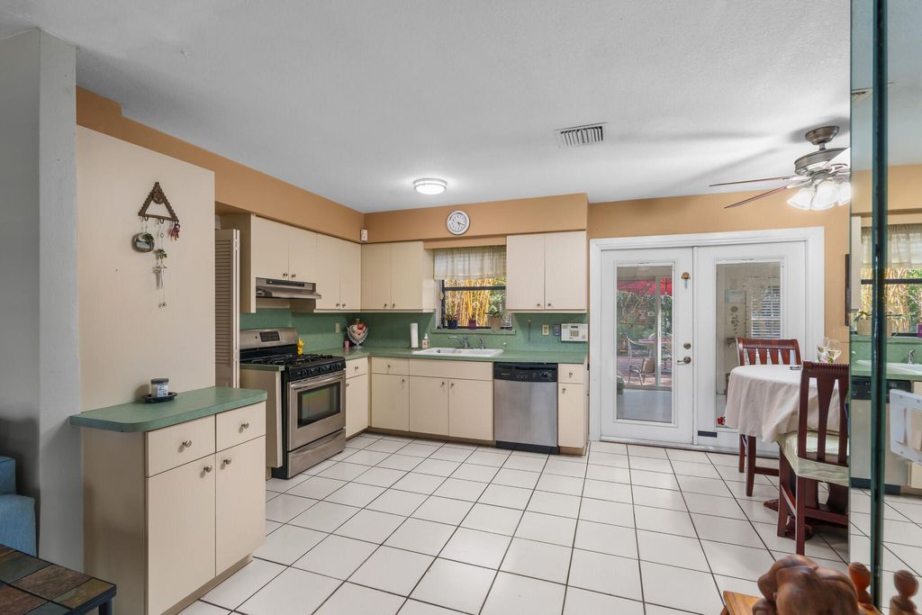 Photo of 1400 NE 24th Street, Pompano Beach, FL 33064 (MLS # B26001525)