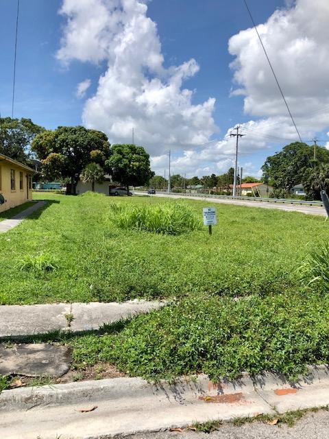 Ready to build a single family home or multi-family investment use on this 7,005 sq ft lot.. Thsi property also being offered as a package deal with 2 other lots the owner has for sale - 1005 Windsor Avenue & 910 4th Street.