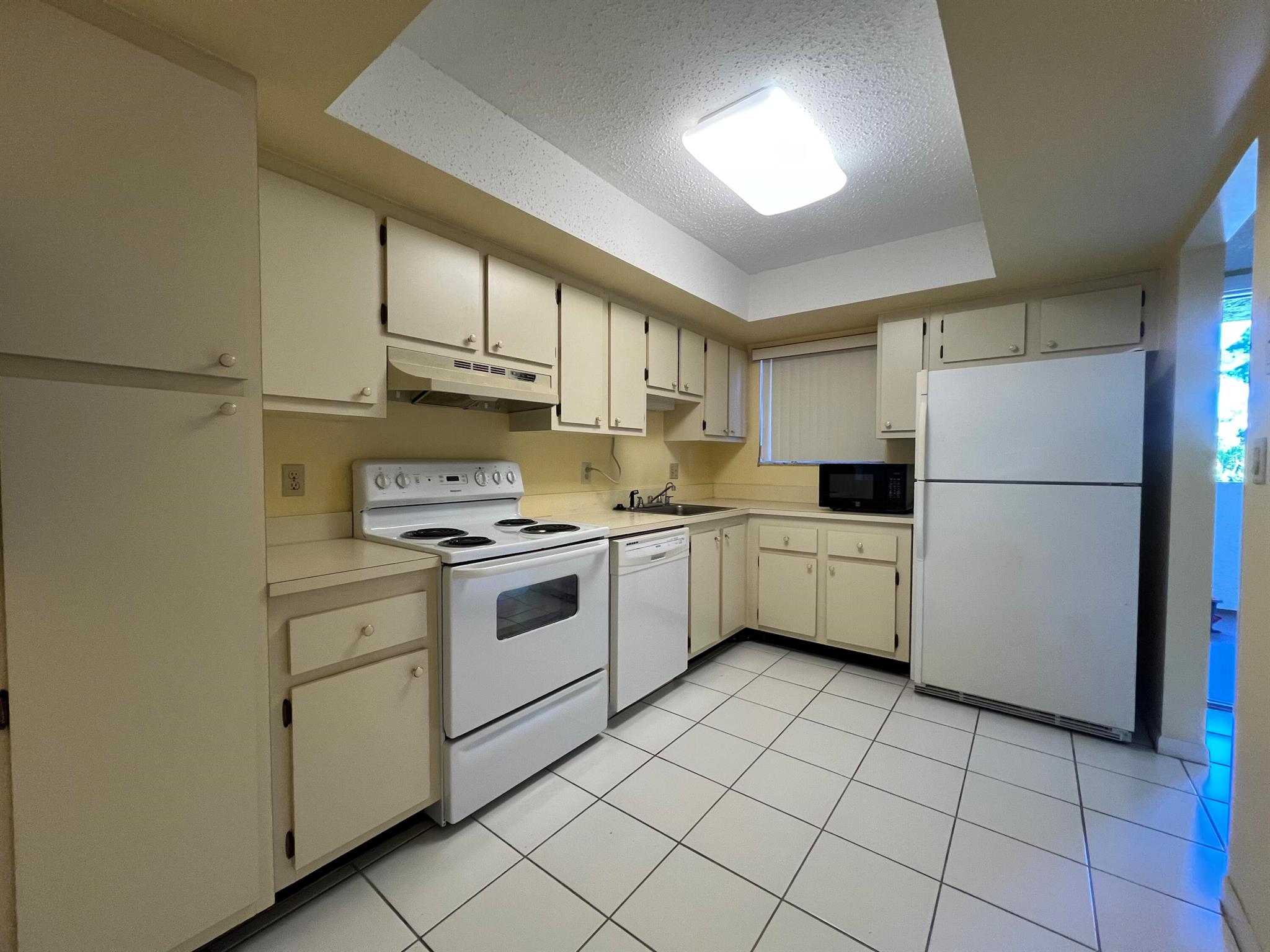POINCIANA LAKES CONDO - Residential Lease