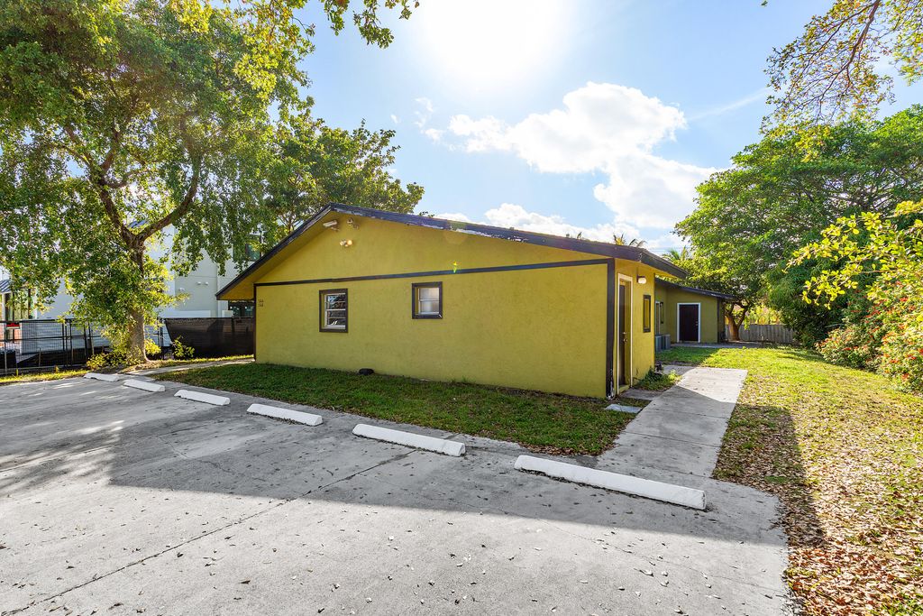 Photo of 144 SW 2nd Avenue, Delray Beach, FL 33444 (MLS # R11068023)