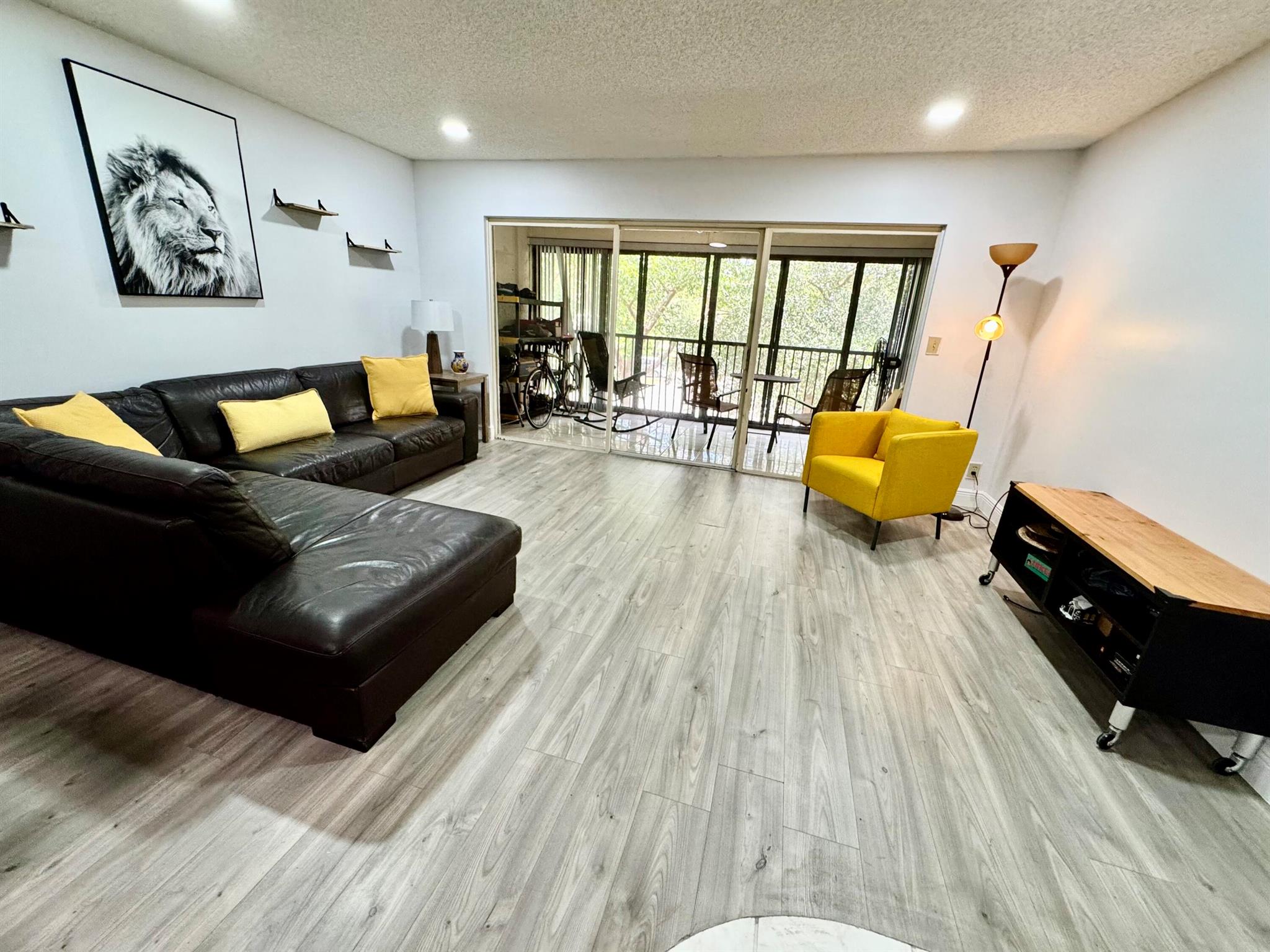 POND APPLE PLACE III COND - Residential