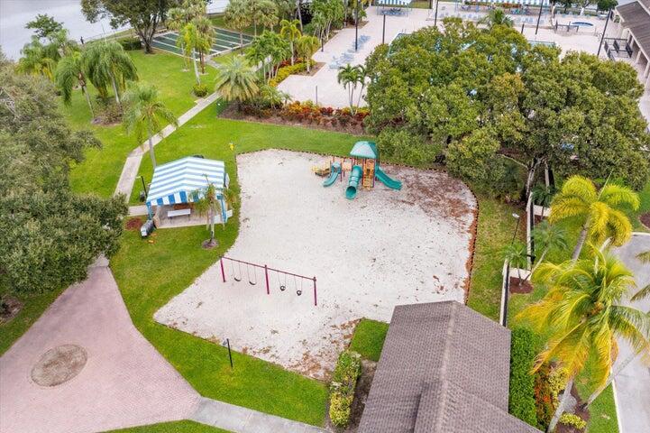 POND APPLE PLACE III COND - Residential
