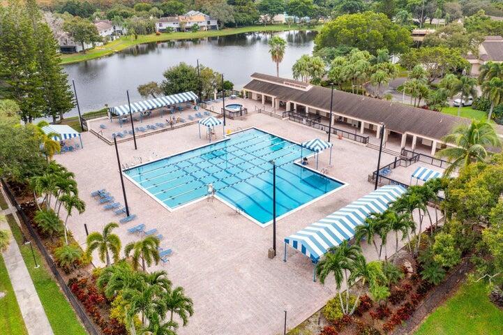 POND APPLE PLACE III COND - Residential