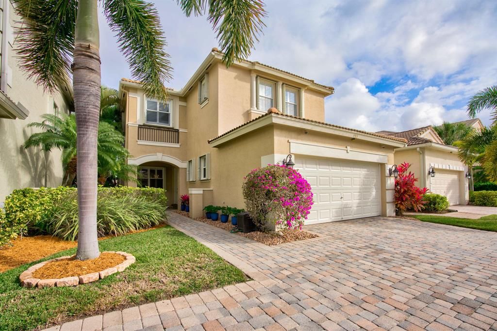Photo of 120 Isle Verde Way, Palm Beach Gardens, FL 33418 (MLS # R10690570)