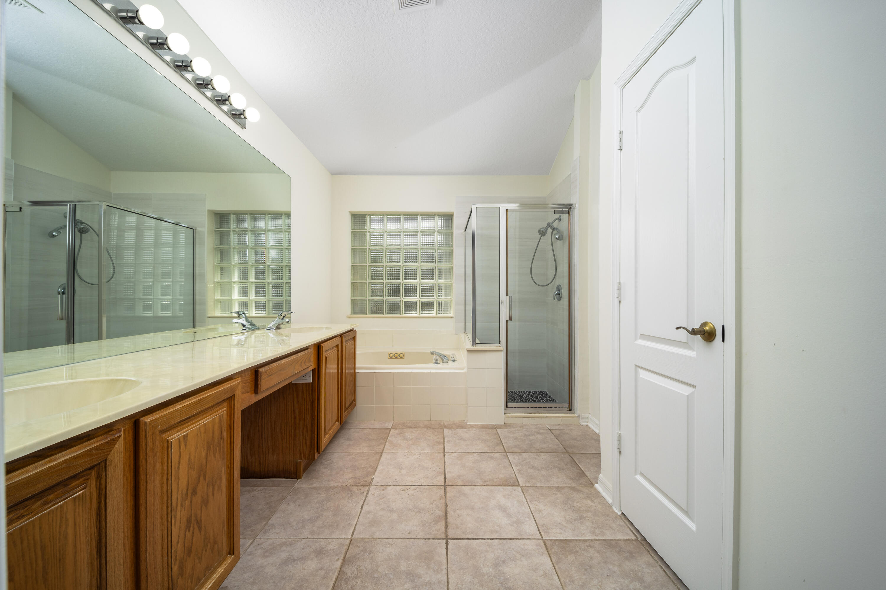 ISLESWORTH - Residential