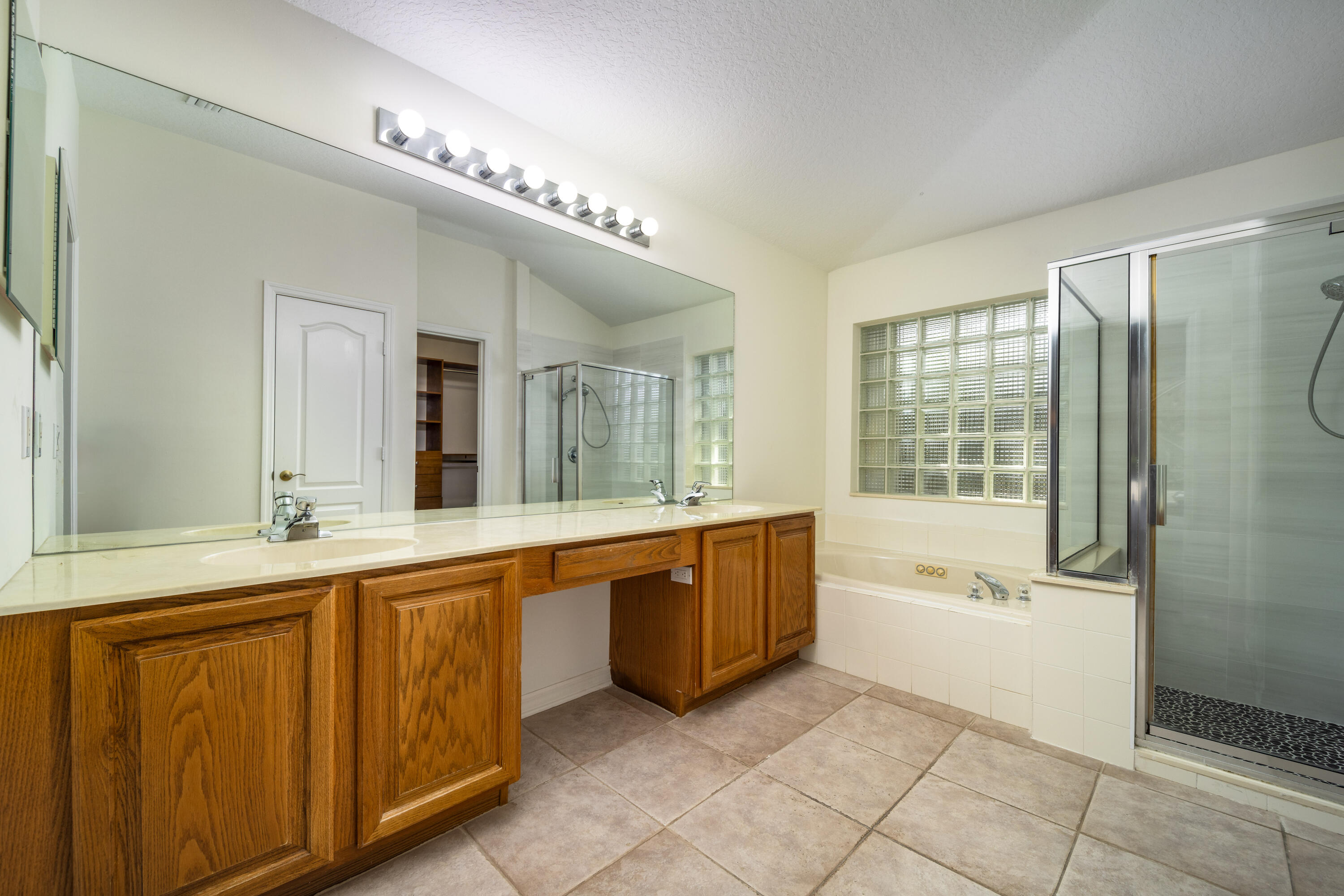 ISLESWORTH - Residential