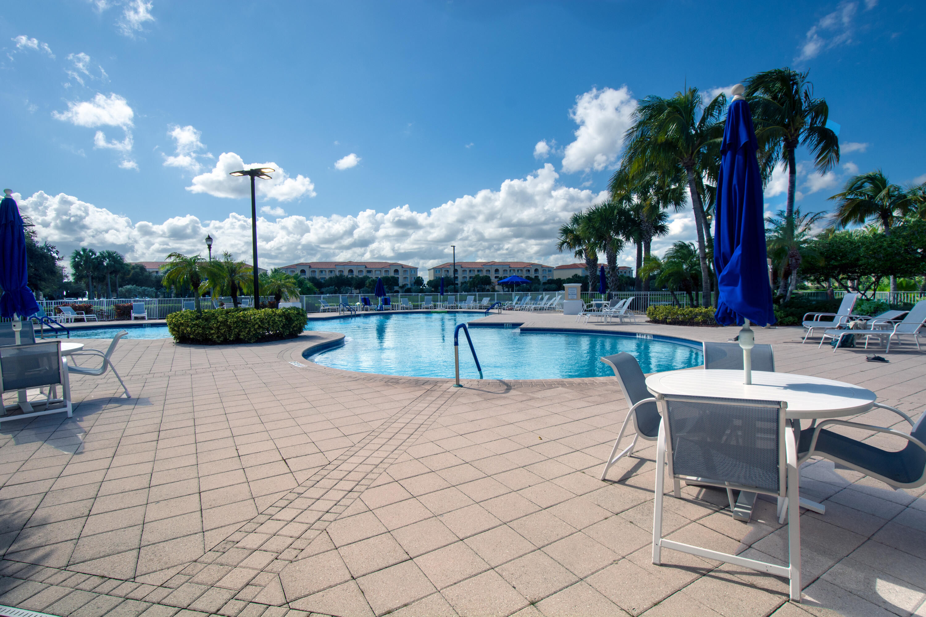 HARBOUR ISLE AT HUTCHINSON ISLAND WEST, A CONDOMIN - Residential