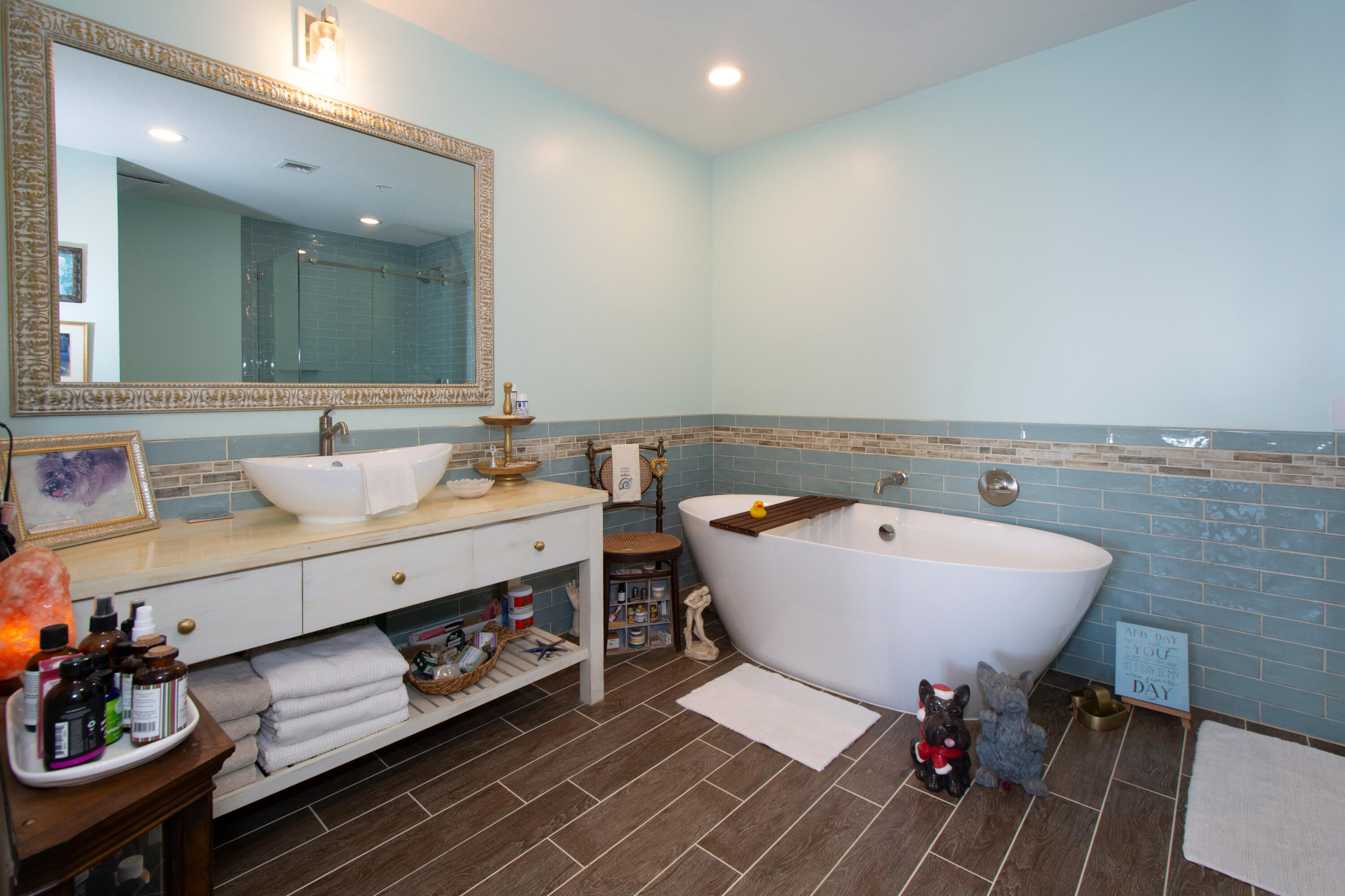 22 Harbour Isle Drive W 204