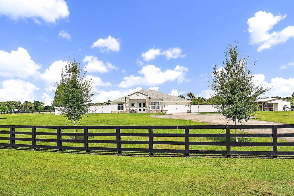 Photo of 13615 SE 26th Lane, Okeechobee, FL 34974 (MLS # R11159799)