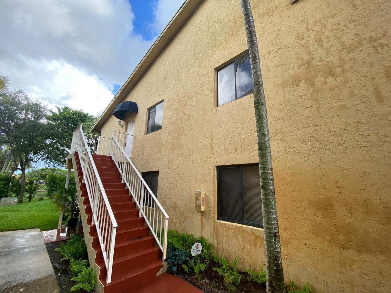 Spacious 2 bedroom, 2 bathroom condo in a quiet community, Enjoy a convenient location close to shopping, dining and entertainment.