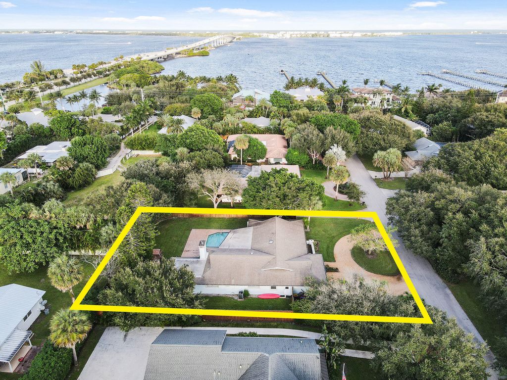 Photo of 8 Copaire Road Rd, Stuart, FL 34996 (MLS # R10684281)