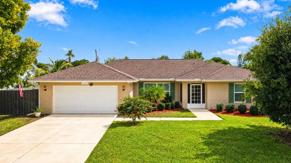 1697 SE LORRAINE ST, PORT SAINT LUCIE, FL 34952 - Image ebe2e11c2dfc32e7aec3cc7e28b9ddc0/2274419321