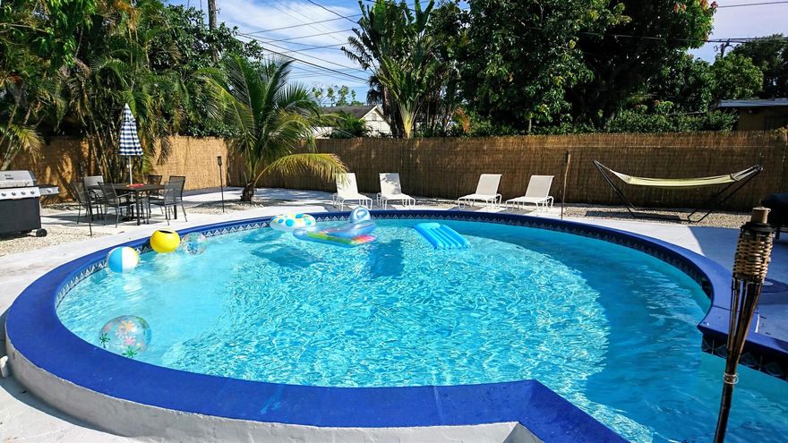 Single family home close to Wilton Manors,and 15 minutes to  the beach. Available immediately for occupancy after background check is completed.