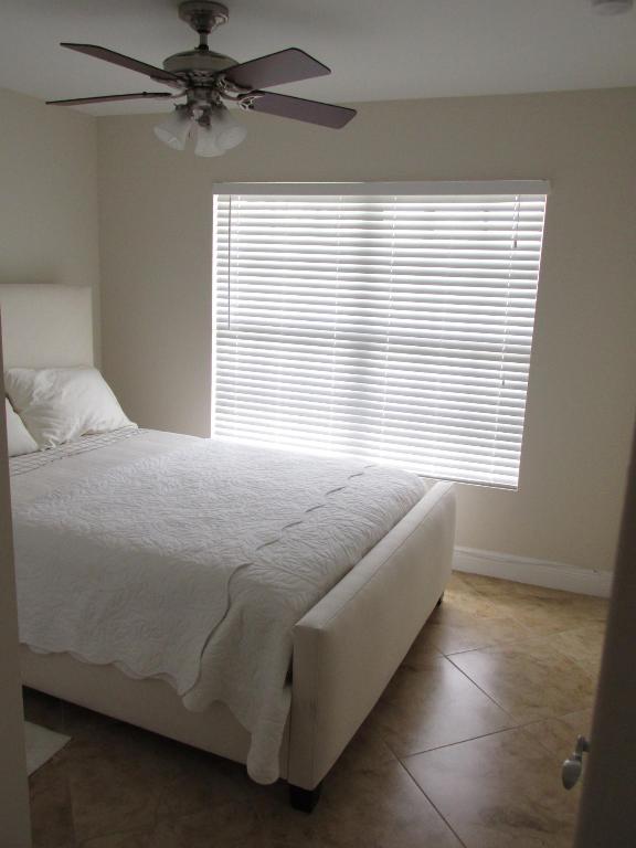 DELAIRE COUNTRY CLUB - Residential Lease