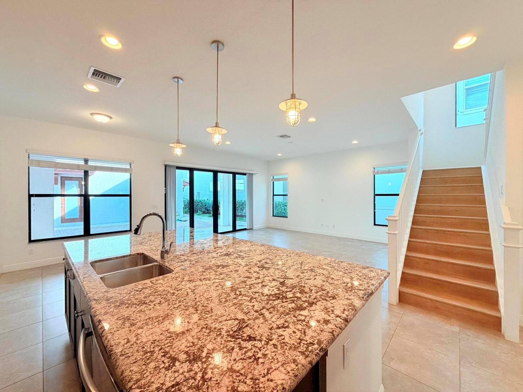 ALTON - Residential Lease