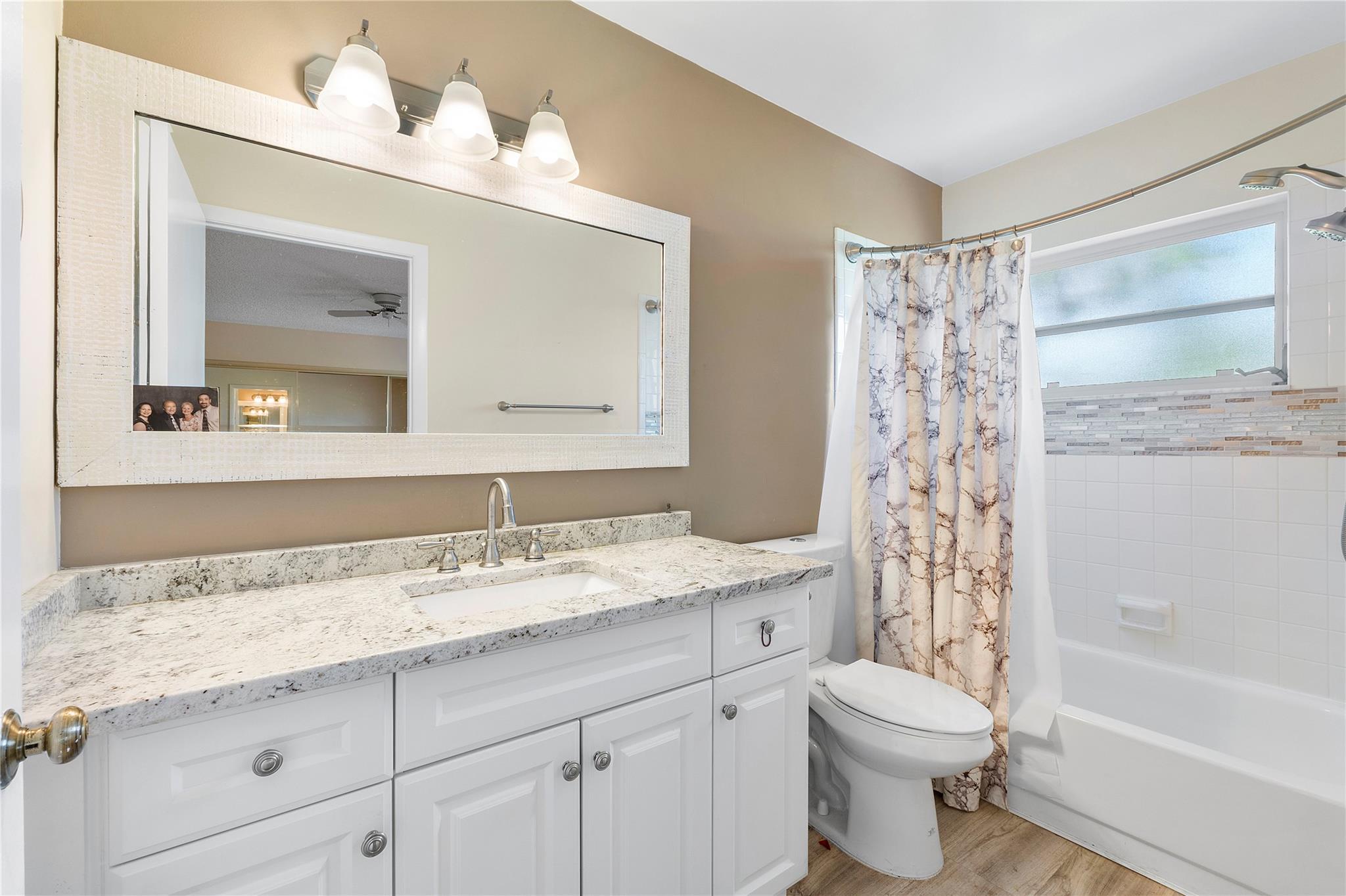 14316 Canalview Dr D, Delray Beach, FL, 33484/$180,000 4 14316 Canalview Dr D