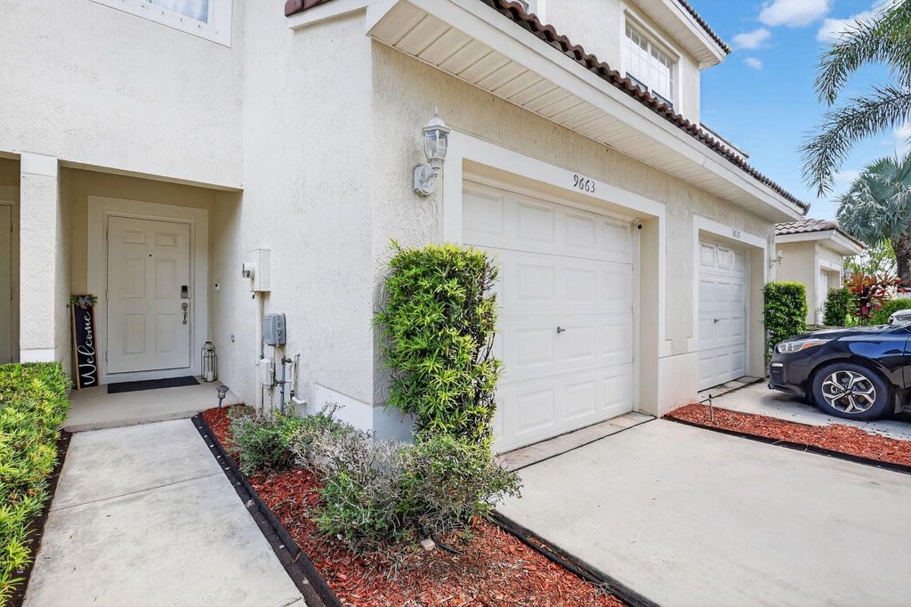 Photo of 9663 Lago Drive, Boynton Beach, FL 33472 (MLS # R11118926)