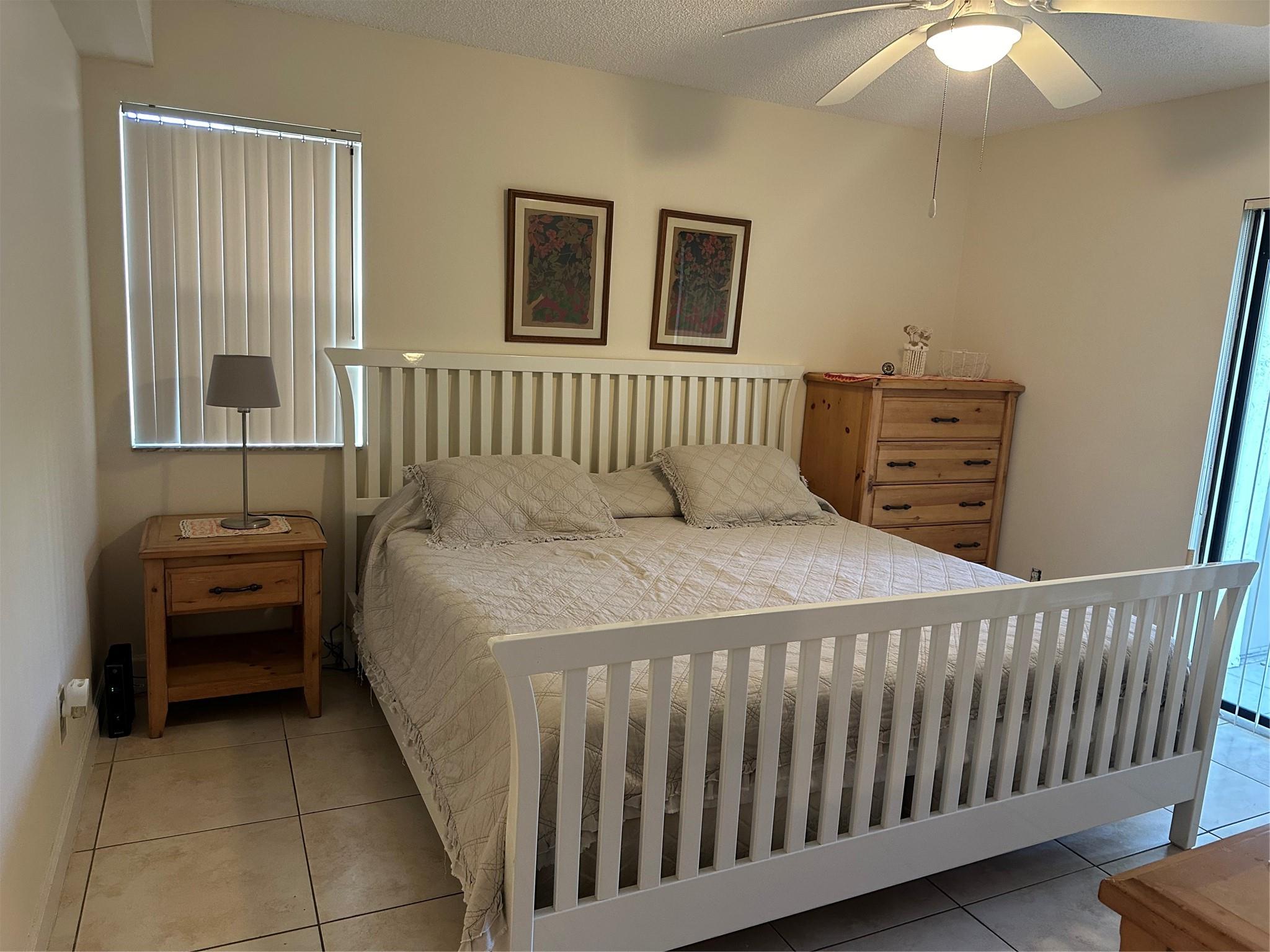 HOLLYWOOD PARC CONDOMINIU - Residential Lease