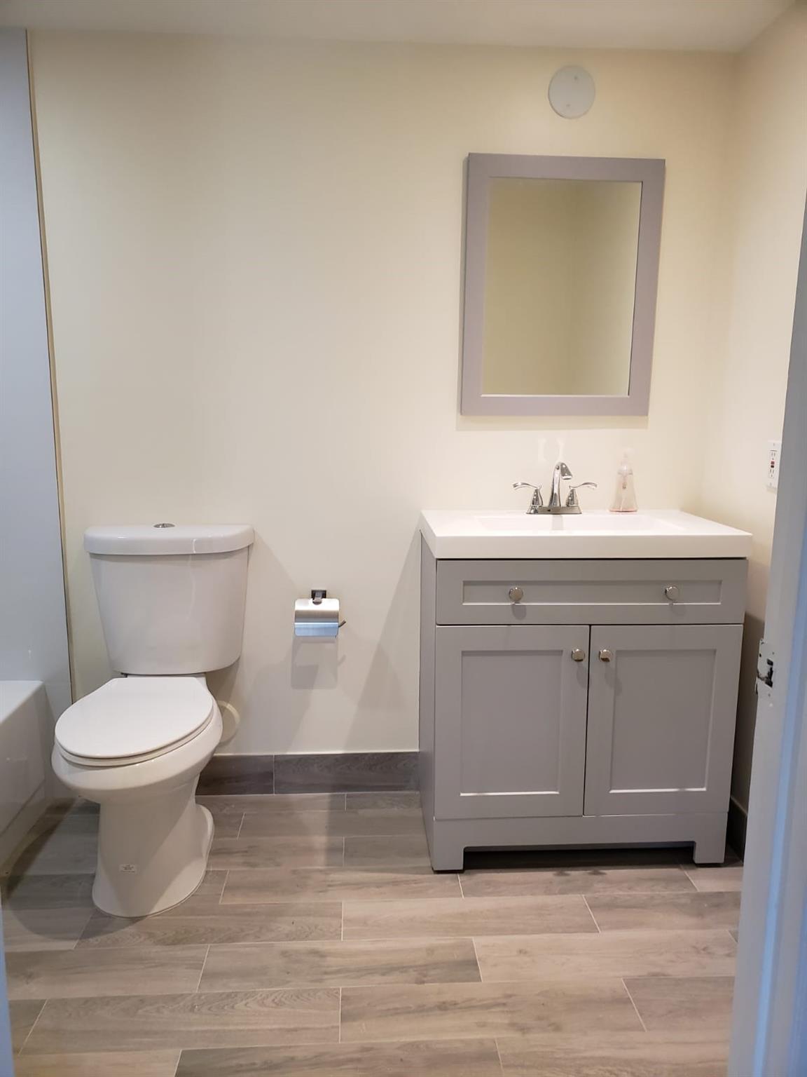 HOLLYWOOD PARC CONDOMINIU - Residential Lease