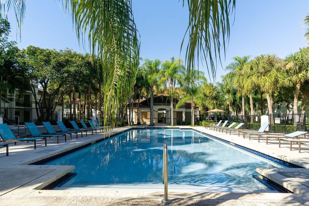 HOLLYWOOD PARC CONDOMINIU - Residential Lease