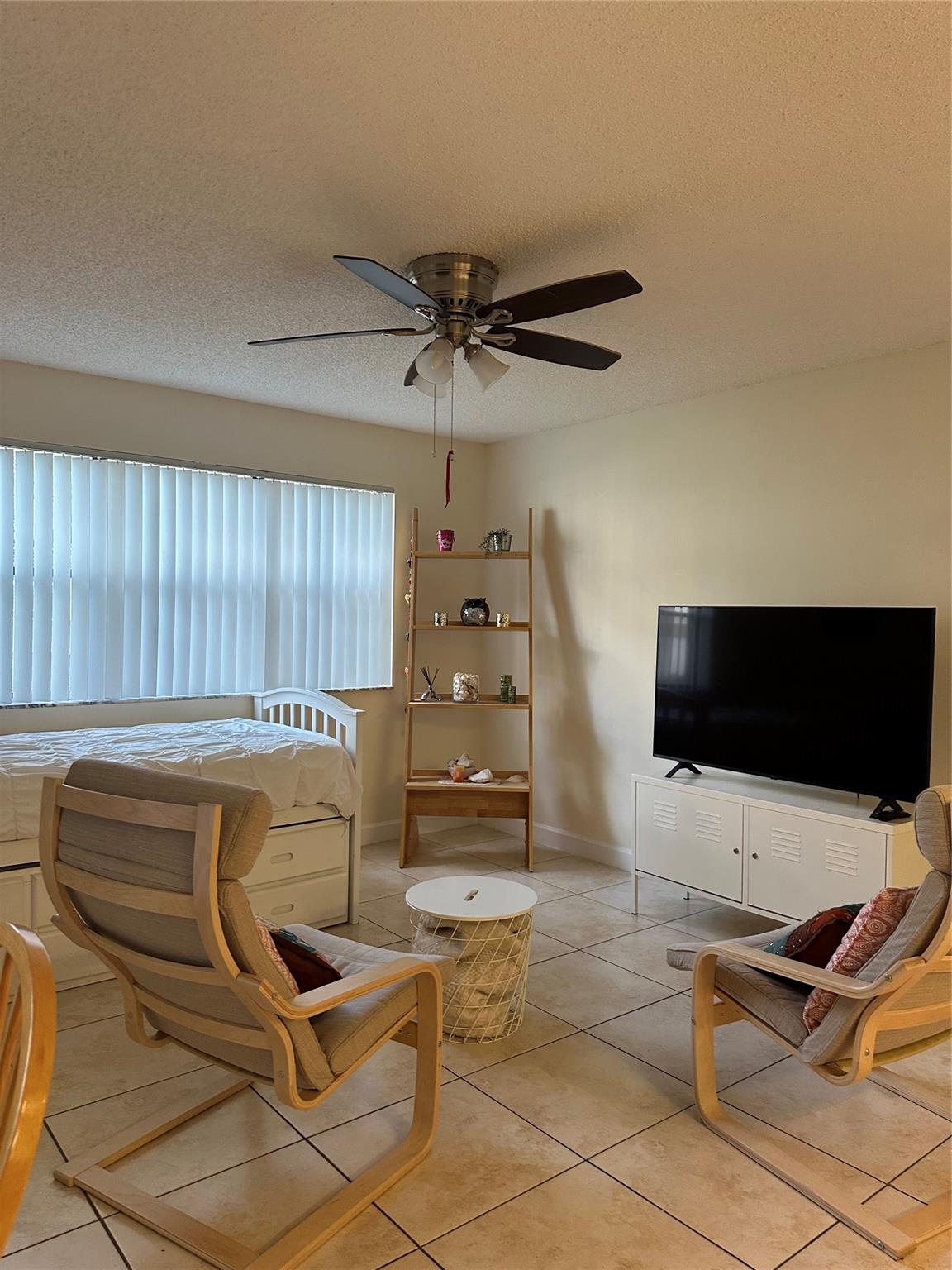 HOLLYWOOD PARC CONDOMINIU - Residential Lease