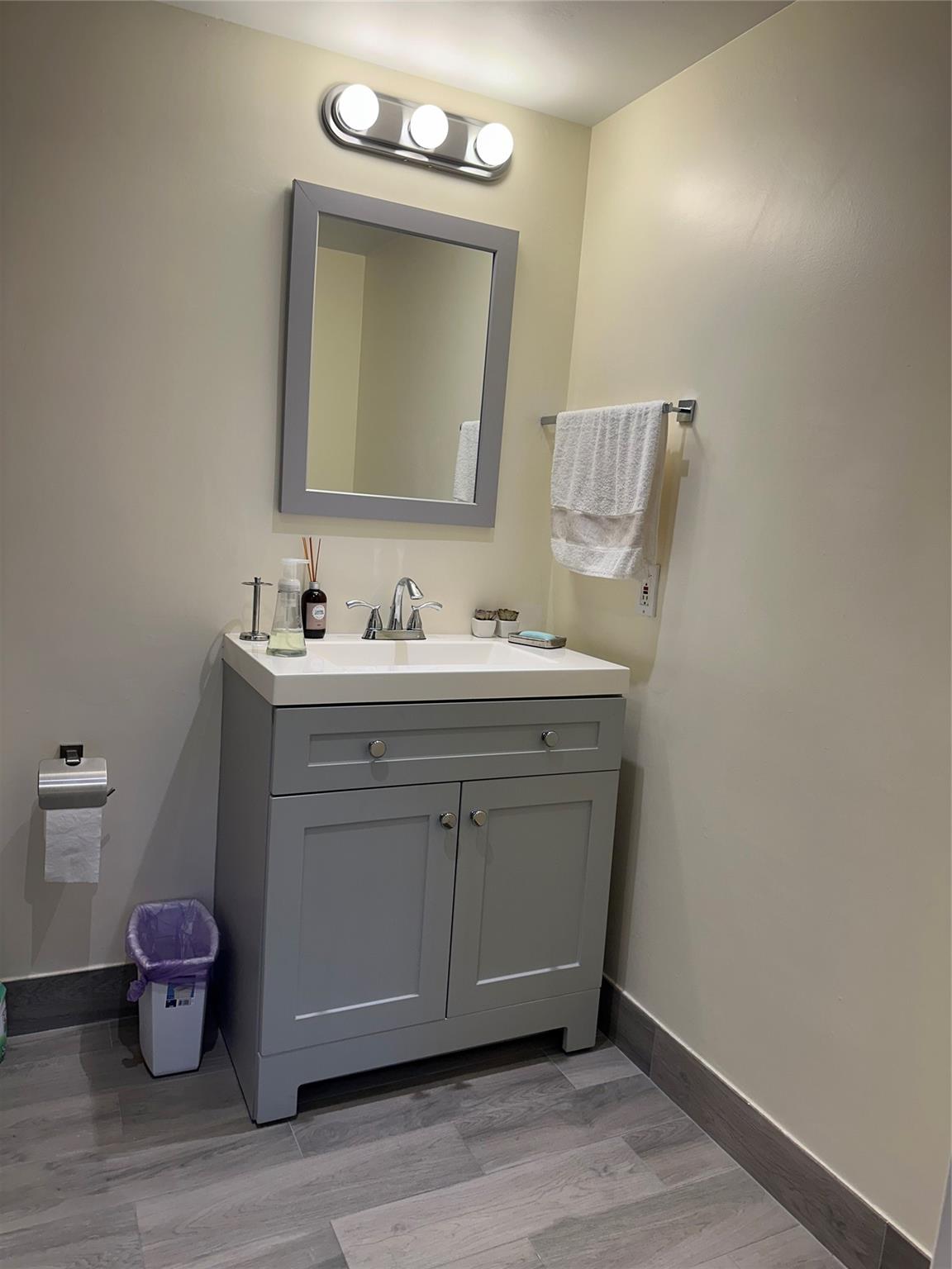 HOLLYWOOD PARC CONDOMINIU - Residential Lease