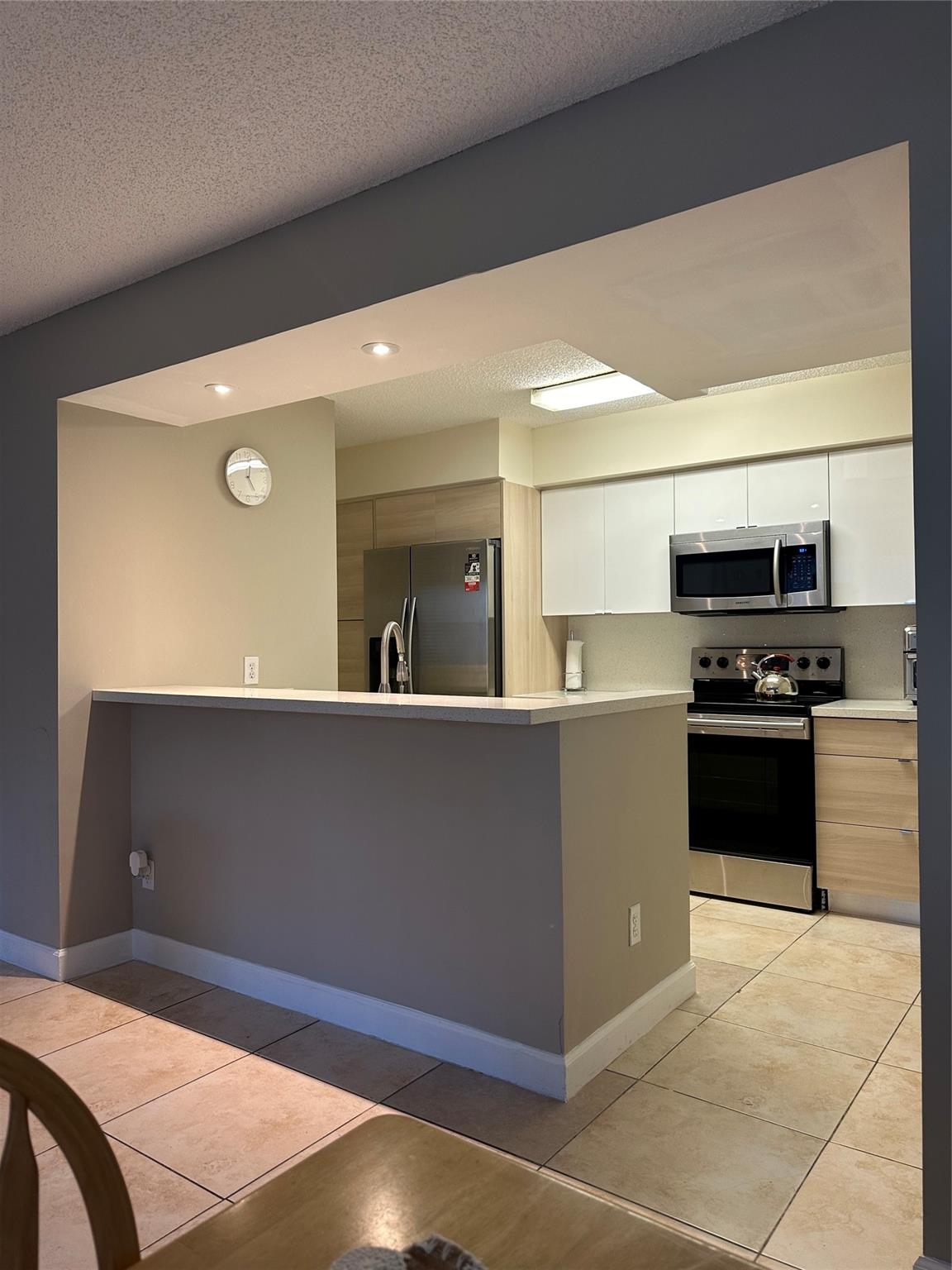 HOLLYWOOD PARC CONDOMINIU - Residential Lease